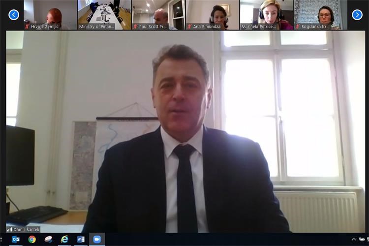 Slika Prints screen video virtualnog sastanka iz aplikacije prikazuje glavnog ravnatelja DGU dr. sc. Damira Šanteka uz ostale sudionike.